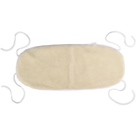 Dieťa v pohodlnom fusaku z ovčieho rúna