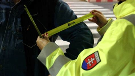 Detail reflexných prvkov na fusaku Emitex