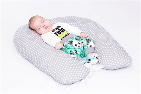 špeciálny vankúš na polohovanie hlavičky bábätka