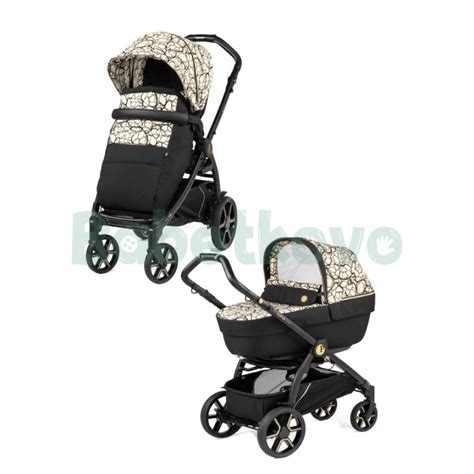 Zložený kočík Peg Perego Book For Two pre ukážku kompaktnosti