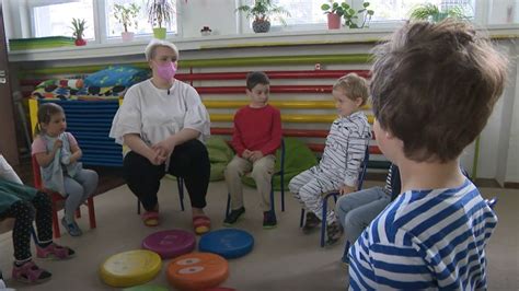 Dieťa v predškolskom veku sa učí o hygiene prostredníctvom hry