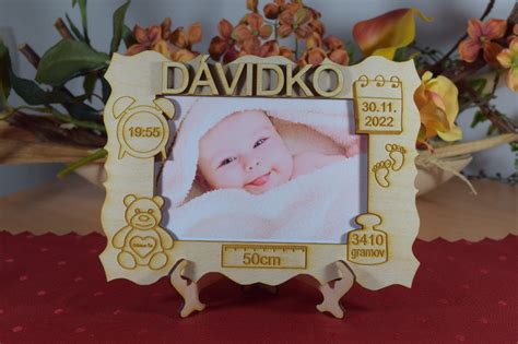 Balenie darčeka s personalizovaným fotorámikom pre novorodenca