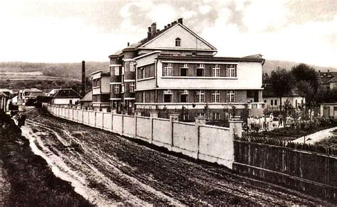 Historická fotografia barakovej nemocnice vo Svidníku