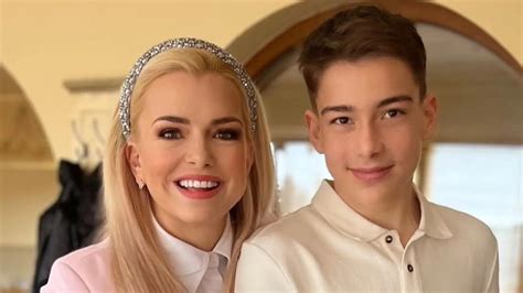 Zlatica Puškárová s manželom Patrikom a ich synmi