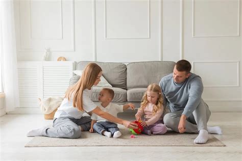 Infografika znázorňujúca tri formy starostlivosti o deti po rozvode.