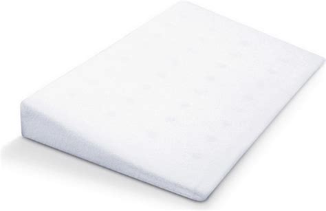 používanie klinového vankúša pre bábätká