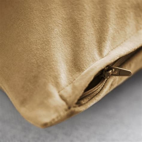 Detailný záber zipsu bez jazdca na poťahu