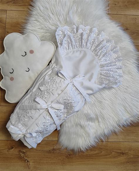 Zavinovačka Little Fantasy s vyšívanou madeirou a velvetovým materiálom