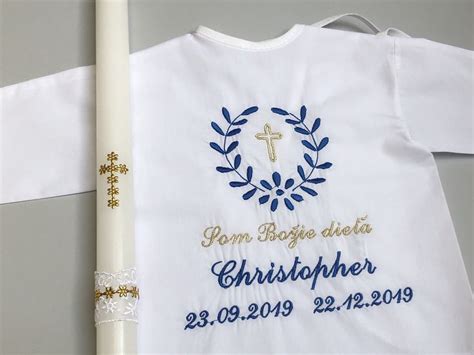 Krstná svieca a krstná košieľka ako symboly sviatosti