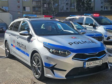 Policajné auto krok za krokom