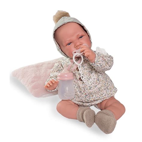 Novorodenec s tenkou bavlnenou čiapkou