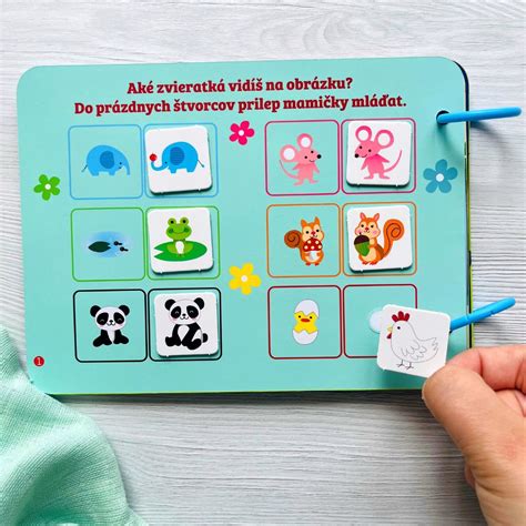 Dieťa objavujúce svet a lezúce na preliezky