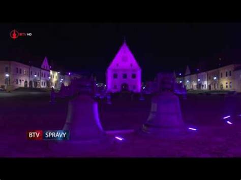 Purpurové svetlo osvetľujúce nemocnicu