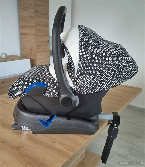 Autosedačka (vajíčko) s ISO-Fix základňou na podvozku kočíka