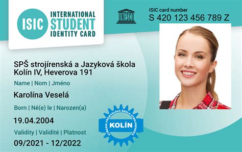 Študent s ISIC kartou pri označovači