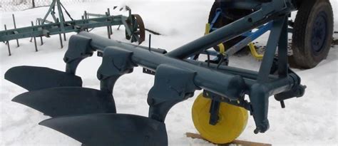 Poľnohospodárska technika na lúke