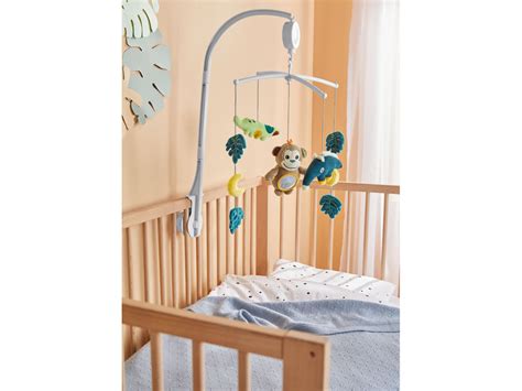 kolotoč nad detskou postieľkou