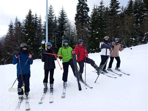 Deti pri športovej aktivite, napríklad počas lyžiarskeho kurzu