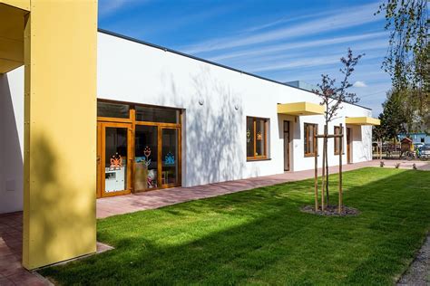 Interiér detských jaslí Slniečko, ukazujúci herňu a jedálenský kútik