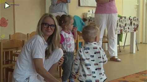 Dieťa učiace sa základné hygienické návyky v detských jasliach