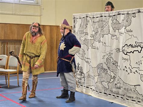 Ilustrácia stredovekého divadelného predstavenia