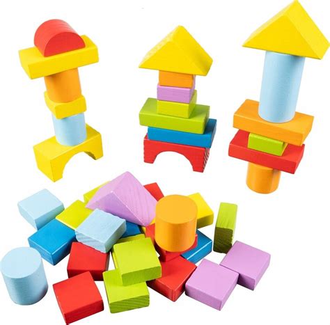 Drevené kocky a triediče tvarov pre malé deti