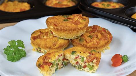 Mäsové muffiny na tanieri so zeleninou