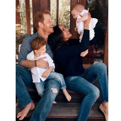Rodinná fotografia princa Harryho, Meghan a ich detí