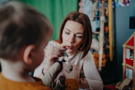 Dieťa prejavujúce radosť a vzrušenie