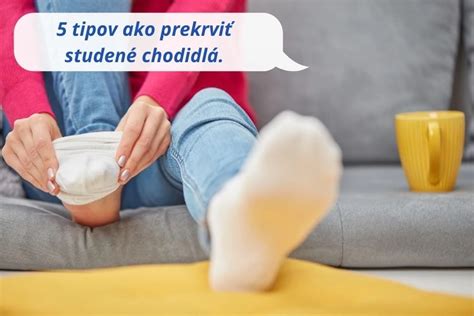 Detail chodidla dieťaťa pri prirodzenom pohybe na podložke