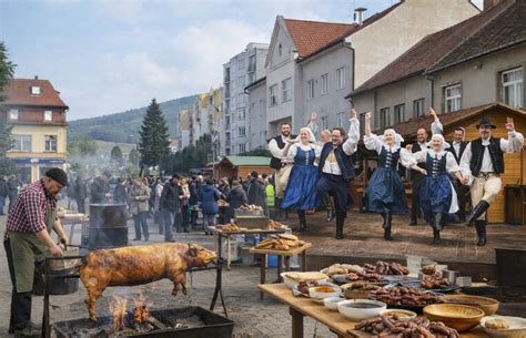 fotografia z tradičnej zabíjačky