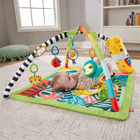 ilustrácia detskej sedačky Fisher-Price Rainforest v domácom prostredí