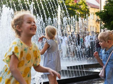 Deti na výlete vo vlaku