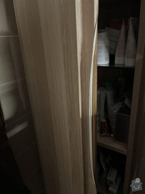 Detail ľahko udržiavateľného povrchu skrine
