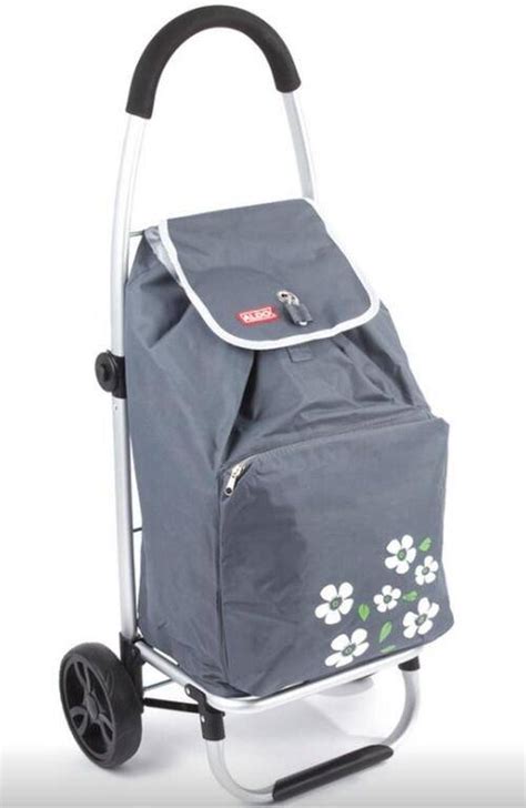 Fotografia nákupného košíka na kolieskach