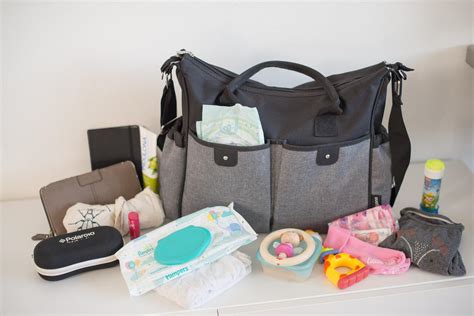 Ilustračný diagram prebaľovacej tašky s priehradkami