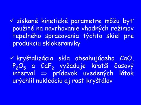 Detailné zobrazenie kryštálov silikónovej podstielky
