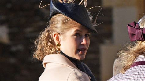 Lady Louise Windsor pri práci v záhradnom centre