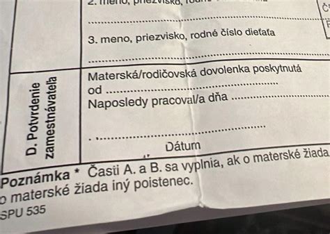 Lekárka vypisujúca žiadosť o materské