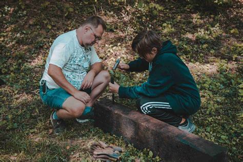 Otec a syn počas voľnočasových aktivít