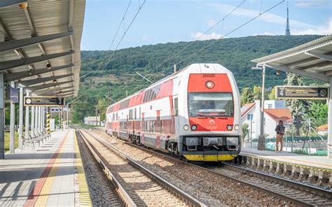 Železničná stanica s pokladnicami ZSSK