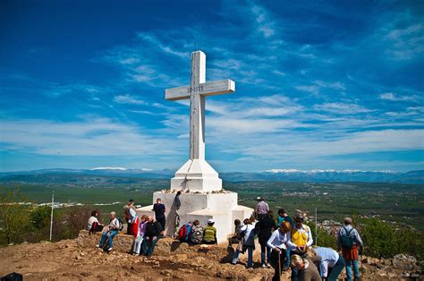 Medžugorie - pohľad na dedinu a kopce Crnica a Križevac