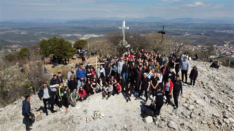 Záhadná žiara pod krížom na kopci Križevac