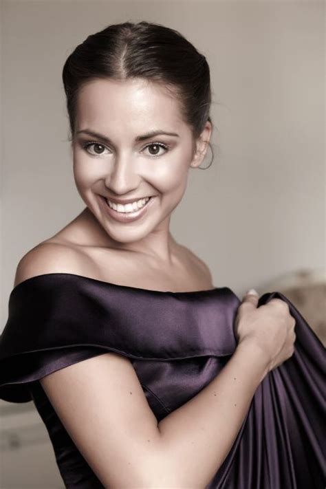 Adriana Kucerova with visible pregnancy belly