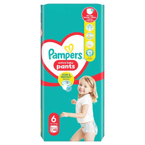 Bábätko v plienkových nohavičkách Pampers Pants pri hre