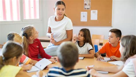 Deti pracujúce na matematických úlohách