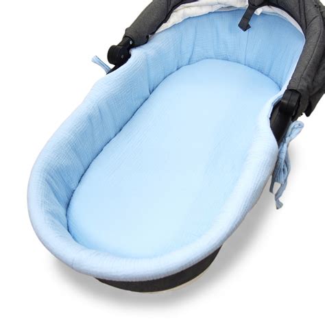 Ilustračná fotografia hlbokej vaničky kočíka s polohovateľnou opierkou