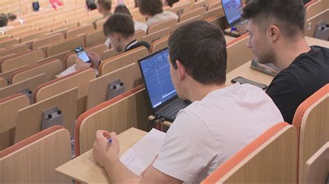 Študenti na vysokej škole