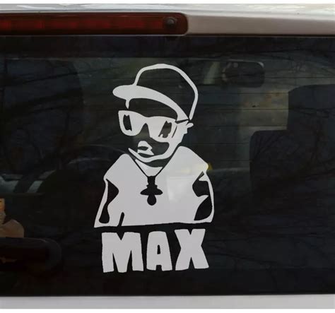 Dieťa s cumlíkom na personalizovanom prívesku