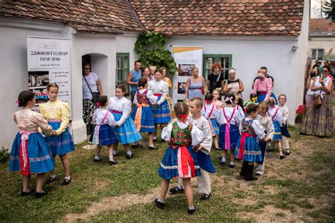 Detské vystúpenie vo folklórnom súbore